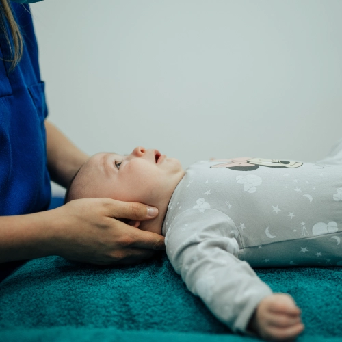 Fotografia de osteopatia pediátrica